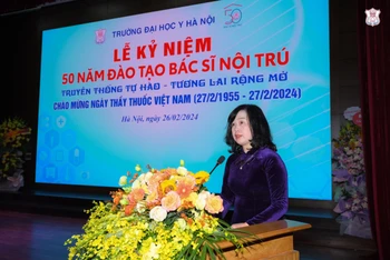 Bộ trưởng Y tế Đào Hồng Lan phát biểu tại lễ kỷ niệm. 