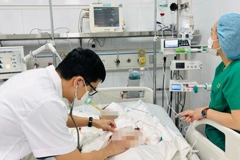 Bệnh nhân được theo dõi tại khoa Hồi sức tích cực I, Bệnh viện Hữu nghị Việt Đức.