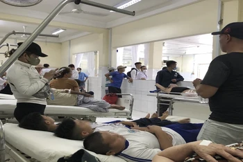 Bệnh viện Đa khoa tỉnh Khánh Hòa tiếp nhận một số học sinh nhập viện. (Ảnh: Báo Khánh Hòa) 