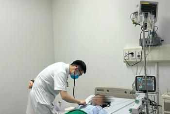 Sau thời gian điều trị tại Khoa Cấp cứu, bệnh nhân đã cắt sốt và không phải thở ô-xy.