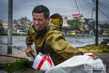 [Ảnh] Thành phố Cẩm Phả thiệt nại nặng trong bão số 3