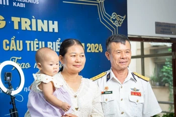 Ông Trần Văn Toan (Mê Linh, Hà Nội) và vợ Vương Thị Hòa đã có hơn 100 lần hiến tiểu cầu.