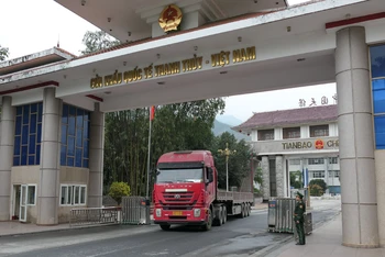 Vận tải hàng hóa qua Cửa khẩu Quốc tế Thanh Thủy.