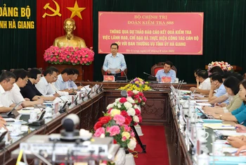 Phó Chủ tịch Thường trực Quốc hội Trần Thanh Mẫn phát biểu kết luận buổi làm việc.
