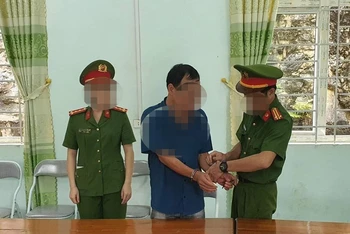 Cơ quan Cảnh sát Điều tra, Công an tỉnh Hà Giang thi hành lệnh bắt tạm giam Dương Văn Cảnh.