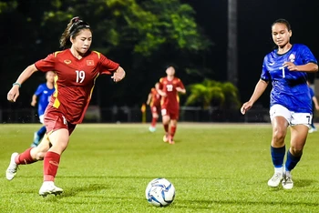 Thanh Nhã ghi bàn thắng thứ ba cho đội tuyển nữ Việt Nam. (Ảnh: VFF) 