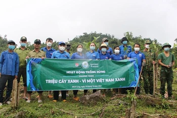 Tuổi trẻ Quảng Ngãi hưởng ứng Chương trình Triệu cây xanh-Vì một Việt Nam xanh.