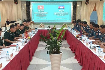 Hội đàm giữa Đoàn đại biểu Bộ Chỉ huy Bộ đội Biên phòng tỉnh Gia Lai và Đoàn đại biểu Bộ Chỉ huy Hiến binh tỉnh Ratanakiri (Vương quốc Campuchia).