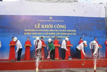 Lãnh đạo thành phố Hà Nội và các Sở, ngành thành phố động thổ, khởi công Dự án hầm chui Giải Phóng-Kim Đồng.