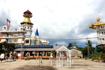 Toàn cảnh khu ăn uống giải trí ở thị trấn An Lạc Thôn, huyện Kế sách, tỉnh Sóc Trăng.