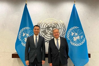 Tổng Thư ký Liên hợp quốc Antonio Guterres tiếp Đại sứ Đặng Hoàng Giang, Trưởng Phái đoàn thường trực Việt Nam tại Liên hợp quốc. (Ảnh: Bộ Ngoại giao)