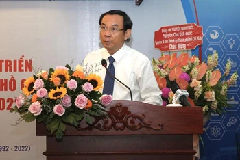 Đồng chí Nguyễn Văn Nên, Ủy viên Bộ Chính trị, Bí thư Thành ủy Thành phố Hồ Chí Minh phát biểu tại lễ kỷ niệm.