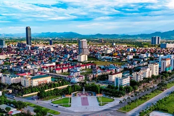 Thành phố Hà Tĩnh được xác định là đô thị hạt nhân của hành lang kinh tế đồng bằng ven biển gắn quốc lộ 1, cao tốc bắc-nam và đường ven biển.