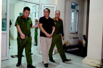Nguyễn Văn Thắng bị Cơ quan cảnh sát điều tra Công an tỉnh Hưng Yên bắt về tội "Lừa đảo chiếm đoạt tài sản".