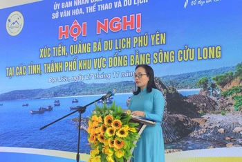 Quyền Giám đốc Sở Văn hóa-Thể thao và Du lịch Phú Yên Nguyễn Thị Hồng Thái phát biểu tại hội nghị.