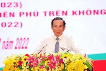 Đồng chí Nguyễn Văn Nên, Ủy viên Bộ Chính trị, Bí thư Thành ủy TP Hồ Chí Minh dự và phát biểu chỉ đạo tại chương trình. (Ảnh: THẾ ANH)