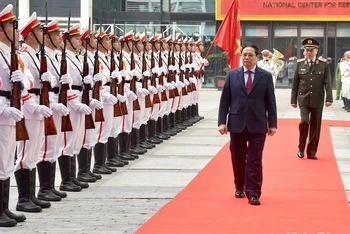 Thủ tướng Phạm Minh Chính duyệt đội danh dự. 