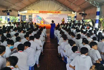 Lễ phát động được tổ chức tại Trường THCS Lê Lợi, phường Lê Lợi, TP Quy Nhơn, tỉnh Bình Định. 