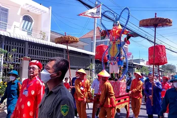 Nghi lễ rước Ông Tiêu được tổ chức trang nghiêm trong Lễ hội Làm Chay, tại Đình Tân Xuân, thị trấn Tầm Vu, huyện Châu Thành (Long An).