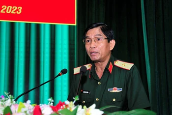 Thiếu tướng Đặng Văn Hùng, Phó Tư lệnh Tham mưu trưởng Quân khu 7 phát biểu chỉ đạo tại hội nghị.