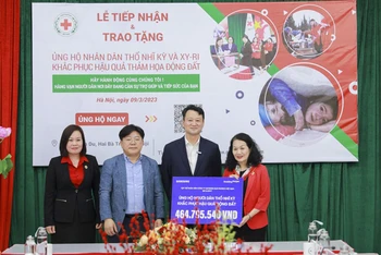 Trung ương Hội Chữ thập đỏ Việt Nam tiếp nhận ủng hộ của các đơn vị, doanh nghiệp.