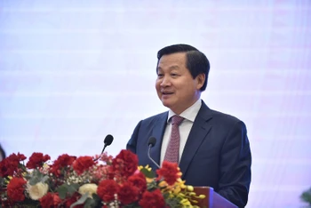 Phó Thủ tướng Chính phủ Lê Minh Khái phát biểu tại Đại hội đại biểu toàn quốc lần thứ IV Hiệp hội doanh nghiệp nhỏ và vừa Việt Nam. (Ảnh: VGP)