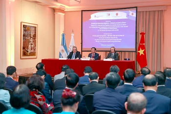 Sự kiện được tổ chức tại Cung San Martín, Bộ Ngoại giao, Ngoại thương và Tôn giáo Argentina - nơi hội tụ những nhà ngoại giao tầm vóc, những nhà kinh tế tài giỏi và những nhà trí thức uyên bác của quốc gia.