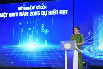 Đại tá Vũ Văn Tấn, Phó Cục trưởng Cảnh sát quản lý hành chính về trật tự xã hội phát biểu tại sự kiện Chuyển đổi số ngành Ngân hàng năm 2023.