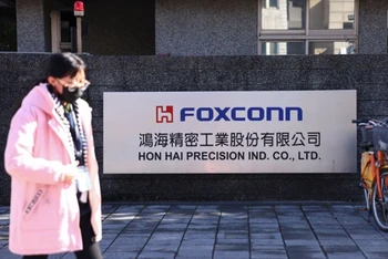 Bên ngoài Tập đoàn Điện tử Foxconn của Đài Loan (Trung Quốc). (Nguồn: Reuters)
