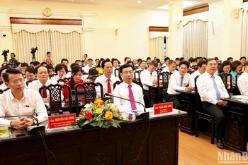 Các đại biểu dự kỳ họp thứ 12, Hội đồng nhân dân tỉnh Nam Định khóa XIX, nhiệm kỳ 2021-2026.
