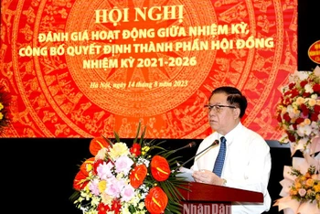 Đồng chí Nguyễn Trọng Nghĩa, Bí thư Trung ương Đảng, Trưởng Ban Tuyên giáo Trung ương phát biểu định hướng Hội nghị.