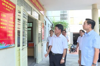 Lãnh đạo Dân vận Tỉnh ủy Thái Bình thăm mô hình “Chính quyền thân thiện vì nhân dân phục vụ” tại phường Bồ Xuyên (thành phố Thái Bình).