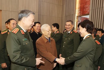 Tổng Bí thư Nguyễn Phú Trọng với các đại biểu dự Hội nghị.