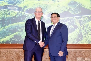 Thủ tướng Phạm Minh Chính đón Giám đốc điều hành Tập đoàn Apple Tim Cook. 