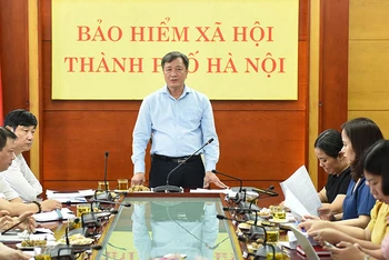 Giám đốc Bảo hiểm xã hội thành phố Hà Nội Phan Văn Mến chia sẻ thông tin về những kết quả đạt được của đơn vị trong 6 tháng đầu năm 2024. (Ảnh: VSS)