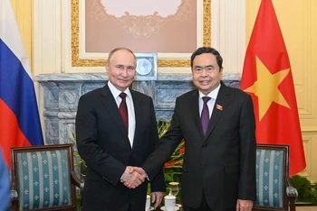 Chủ tịch Quốc hội Trần Thanh Mẫn và Tổng thống Liên bang Nga Vladimir Putin. (Ảnh: Duy Linh)