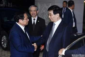 Thủ tướng Phạm Minh Chính đón Chủ tịch Chính hiệp Toàn quốc Trung Quốc Vương Hộ Ninh.
