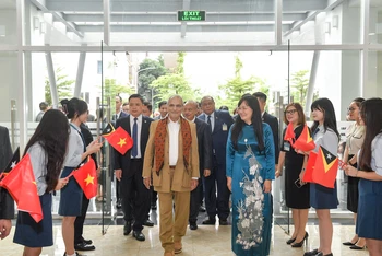 Cán bộ giảng viên và sinh viên Học viện Ngoại giao chào đón Tổng thống Timor Leste José Ramos-Horta.