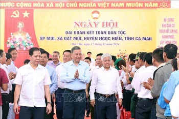 Tổng Bí thư Tô Lâm dự Ngày hội Đại đoàn kết toàn dân tộc tại ấp Mũi, xã Đất Mũi, huyện Ngọc Hiển, Cà Mau. Ảnh: Thống Nhất/TTXVN