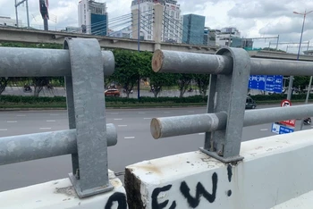 Thành phố Hồ Chí Minh: Cấm tất cả phương tiện lưu thông qua cầu vượt Nguyễn Hữu Cảnh
