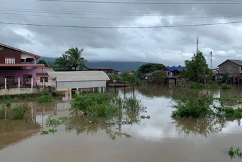 Ảnh hưởng của bão Noru gây ngập lụt tại thành phố Pakse, tỉnh Champasak, Lào. (Ảnh: Cộng tác viên)
