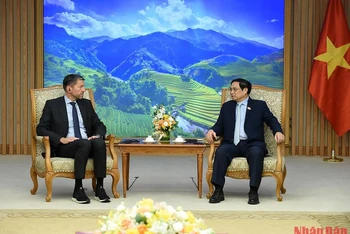 Thủ tướng Phạm Minh Chính tiếp ông Kasper Rorsted, Tổng Giám đốc Tập đoàn Adidas đang có chuyến thăm và làm việc tại Việt Nam, chiều 31/10. (Ảnh: Trần Hải)