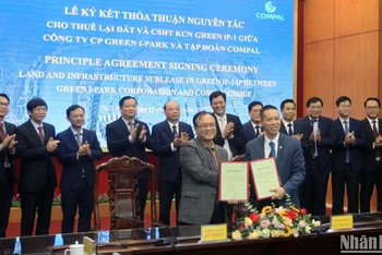 Quang cảnh Lễ ký kết thuê mặt bằng và cơ sở hạ tầng dự án 260 triệu USD tại Thái Bình.