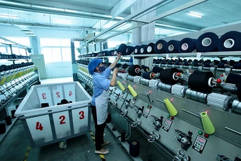 Dây chuyền sản xuất tại Công ty TNHH dệt nhuộm Jasan Việt Nam tại Khu công nghiệp Phố Nối B (Hưng Yên). (Ảnh: VIẾT CHUNG)