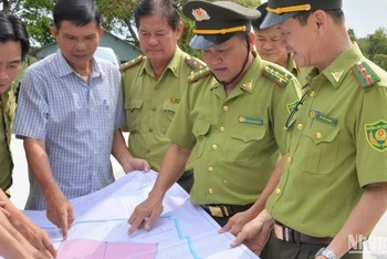 Lực lượng Kiểm lâm Kiên Giang lên các phương án phòng, chống cháy rừng ở Vườn quốc gia U Minh Thượng. 
