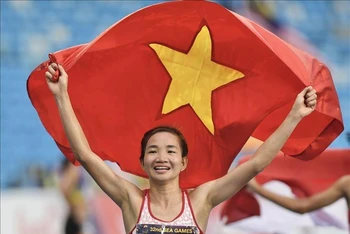 Nguyễn Thị Oanh giành Huy chương Vàng nội dung chạy 10.000m nữ. (Ảnh: TTXVN)