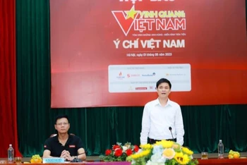 Phó Chủ tịch Tổng Liên đoàn Lao động Việt Nam Ngọ Duy Hiểu trả lời các câu hỏi của phóng viên tại họp báo.