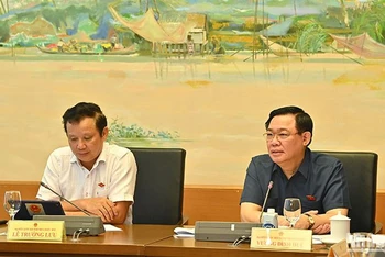 Chủ tịch Quốc hội Vương Đình Huệ phát biểu ý kiến thảo luận tại tổ. (Ảnh: DUY LINH) 