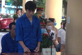 Bị cáo Lê Phú Cao tại phiên toà lưu động sáng ngày 1/7. (Ảnh: ANH ĐÀO)