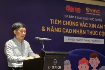 Ông Lê Việt Dũng, Phó Cục trưởng Cục Quản lý Dược ( Bộ Y tế) phát biểu tại tọa đàm.